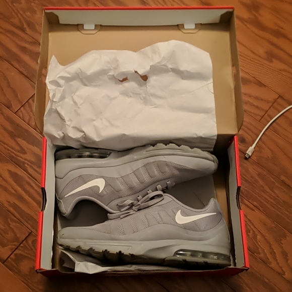 nike air max invigor dark grey